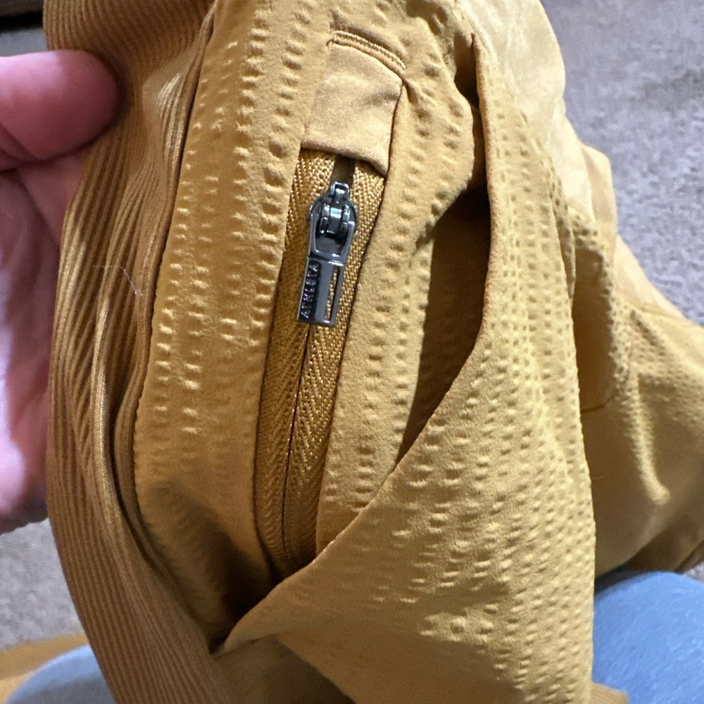 Athleta Textured Brooklyn Jogger Pants Size 6 Womens Tuscan Gold Color Casual - Picture 9 of 9